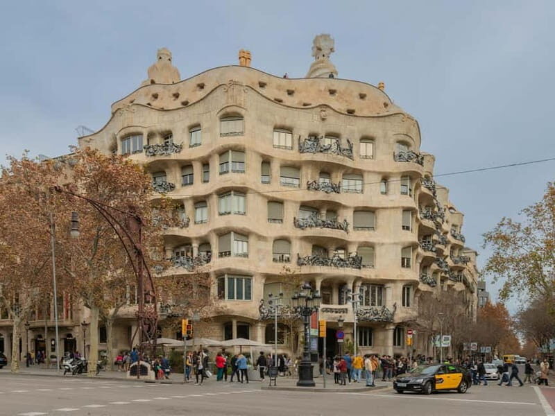 Tiquets & Guide: Lights and shadows of the Casa Milà - Antoni Gaudí - Barcelona - Key Points
