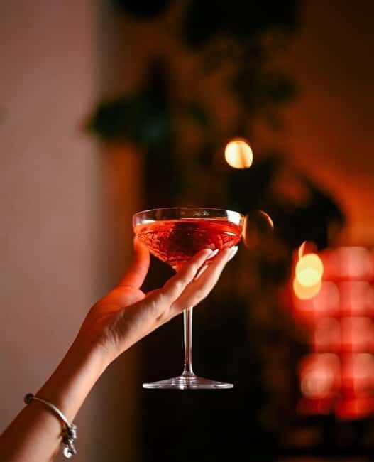 Tirana: Pub Experience with Tarot Cards and 5 Cocktails - Key Points