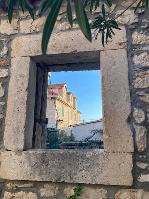 Tisno: Tour of the town with churches and palaces - Key Points