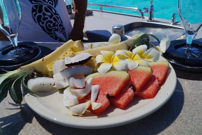 Toa Boat Bora Bora Private Lagoon tour with Lunch on Entertainer Bar Boat - Discovering the Lagoon: An Overview of the Tour