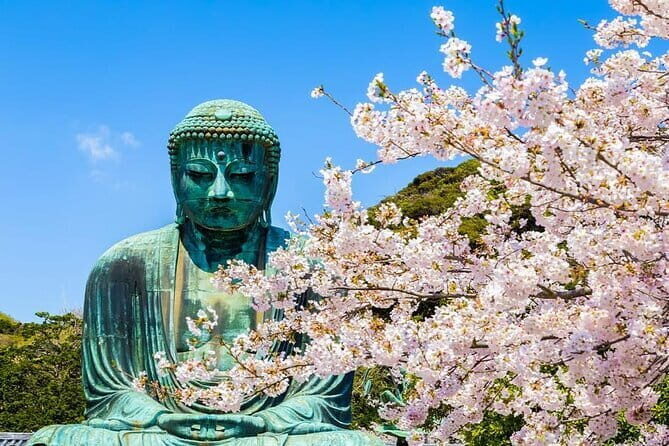 Tokyo Bus Tour to Kamakura Great Buddha and Enoshima with Pickup - Exploring the Charm of Kamakura and Enoshima with a Guided Bus Tour