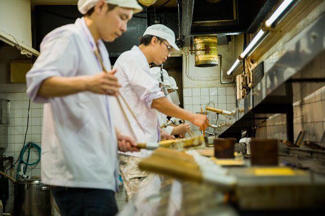 Tokyo Tsukiji Fish Market with Fish Tasting (90min Walking Tour) - The Tour Experience: What to Expect
