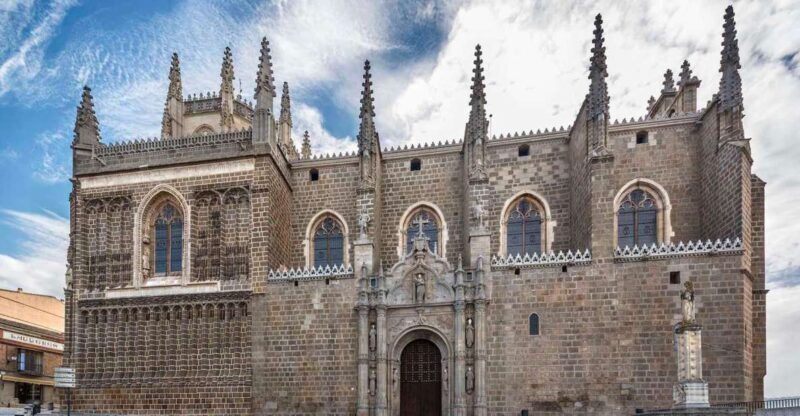 Toledo: Guided Monument Walking Tour with Wristband Pass - Key Points