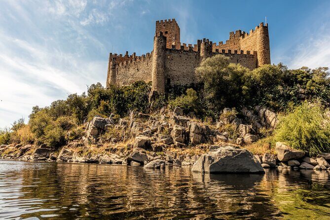Tomar and Almourol Castle Private Tour from Lisbon - Admiring the Janela do Capitulo