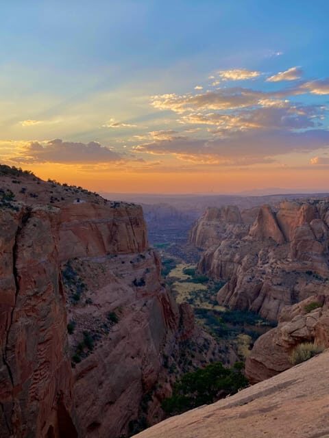 Tonalea: Guided Eggshell Arch Hike w/ Day or Sunset Options - Analyzing the Value: Price and Experience