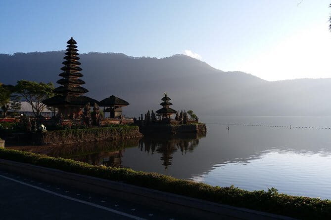 Top scenic Ulundanu & Tanah lot Temple & Banyumala Waterfall - Key Points