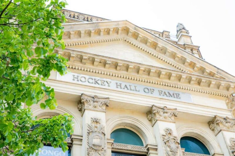 Toronto: City Highlights Express Tour - Transport & Group Size