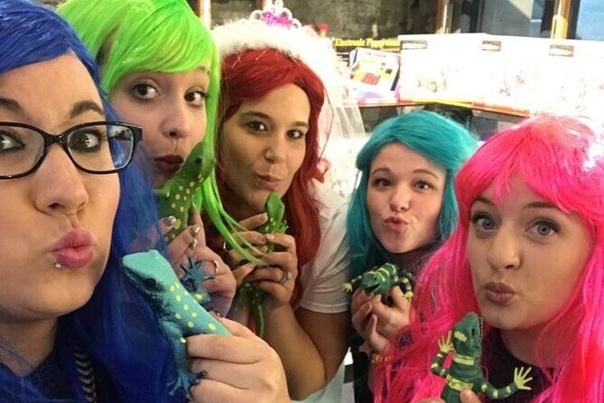 Toronto City Scavenger Hunt Excursion by Wacky Walks - A Closer Look at the Toronto Scavenger Hunt Experience