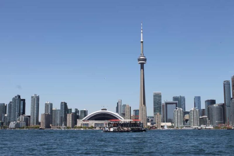 Toronto: Hop-On Hop-Off Bus Tour with Harbour Cruise - Guides and Commentary