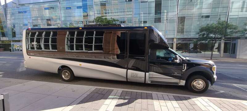 Toronto: Niagara Falls Bus Tour with Maple Tasting and NOTL - An In-Depth Look at the Tour Experience