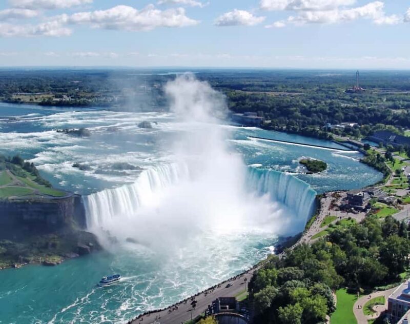 Toronto: Niagara Falls & NOTL Heritage Town Guided Day Tour - Authentic Insights from the Reviews
