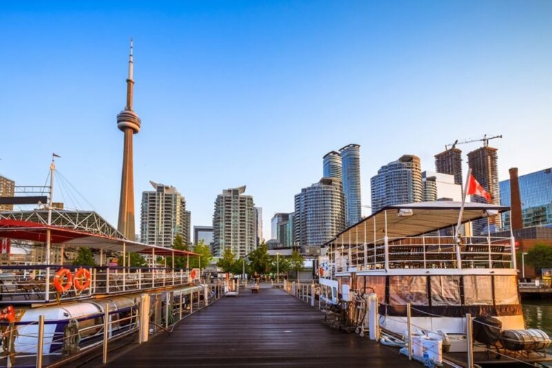 Toronto: Shuttle Transfer Between Downtown and Niagara Falls - Comparing the Value