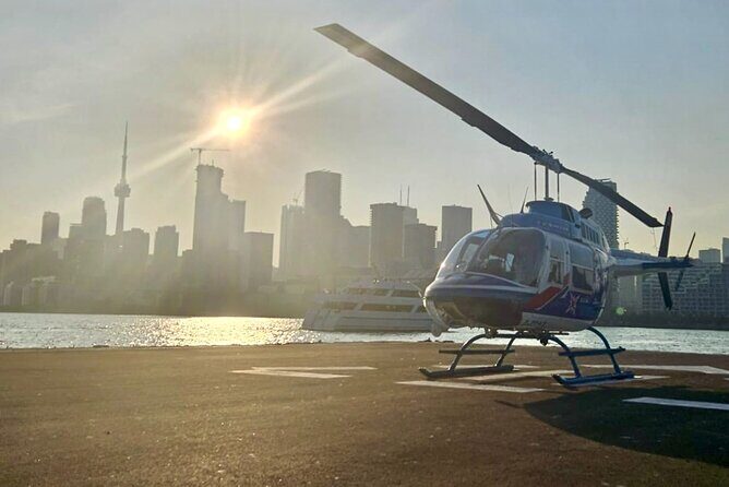 Toronto Skyline Helicopter Tour CN Tower Loop - Key Points