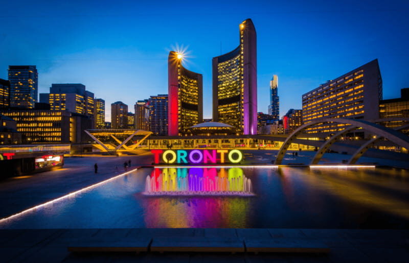 Toronto: Small Group Night Tour with Harbour Boat Cruise - What Makes This Tour Stand Out?