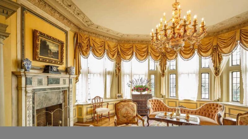 Toronto: TV & Movie Tour with University of Toronto Visit - An In-Depth Look at the Toronto TV & Movie Tour