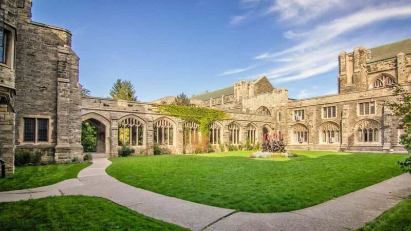 Toronto: TV & Movie Tour with University of Toronto Visit - The Practicalities