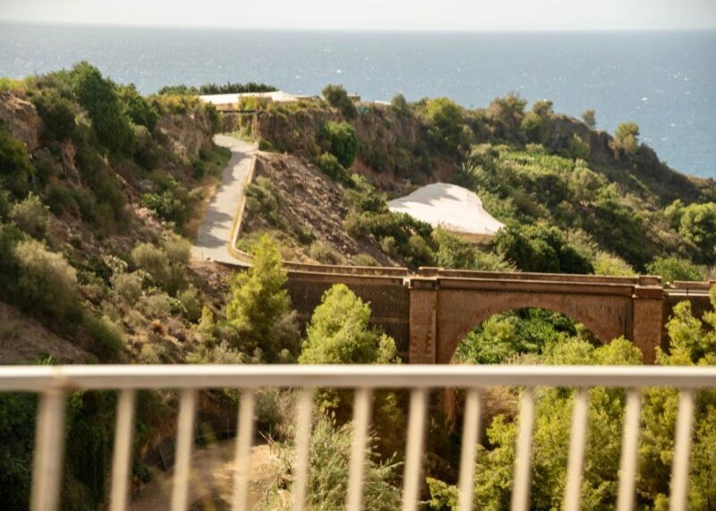 Torremolinos/Benalmadena: Nerja Caves Tour with Frigiliana - Free Time in Nerja