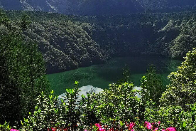 Totally personalized private tour to Sete Cidades and Lagoa do Fogo (west) - Exploring the Village and Local Flavors