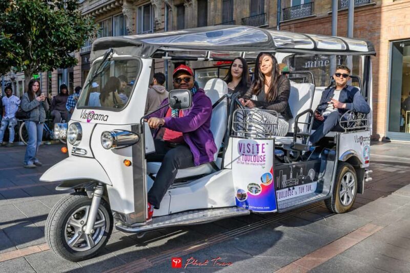 Toulouse: Electric Tuk-Tuk Tour with Photo Stops and Audio - Key Points