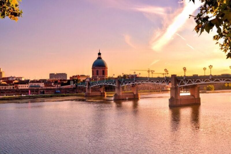 Toulouse: Private custom tour with a local guide - The Guide and the Experience