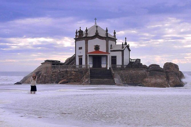 Tour Between Lisbon - Porto or Porto-Lisbon with several stops - A Deep Dive into the Experience