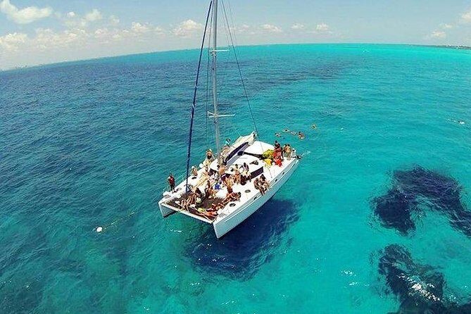 Tour Catamaran Sailing from Cancun to Isla Mujeres - With Open Bar - What Makes This Tour Stand Out?