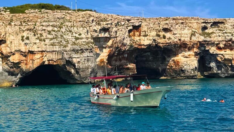 Tour di 2 ore alle Grotte di S. M. di Leuca - Tour di 2 ore alle Grotte di S. M. di Leuca: An Authentic Coastal Adventure