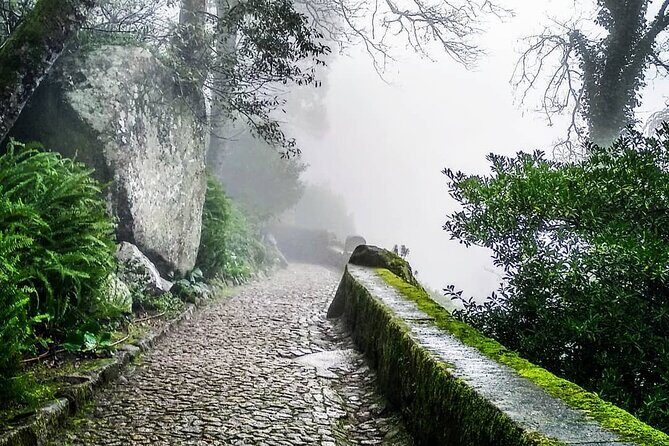 Tour group Sintra : Pena Palace, Regaleira, Cabo DA Roca and Cascais - FAQs
