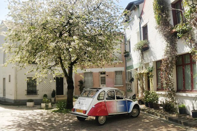Tour in a vintage car with a Parisian - Exploring the Parisian Streets in Style