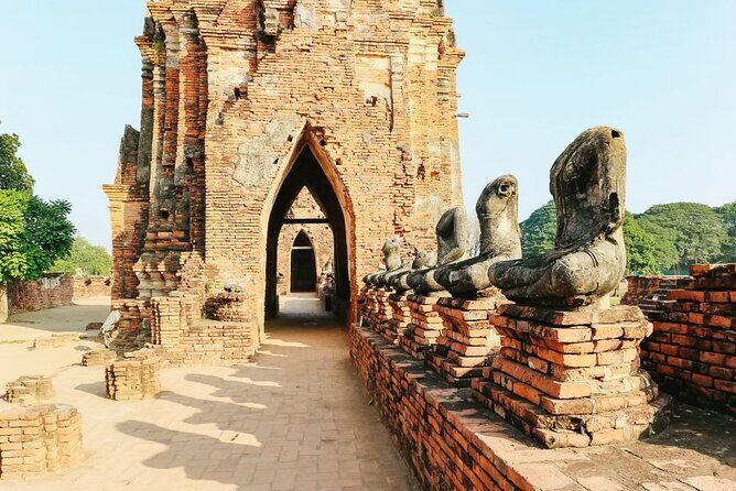 Tour in Maeklong Railway, Floating Market and Ayutthaya - FAQ