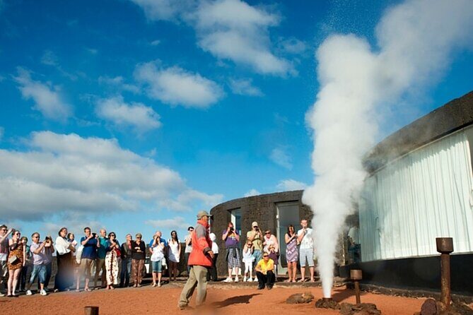 Tour Lanzarote South with Winery Visit - First stop: Montañas del Fuego — A Volcanic Wonderland