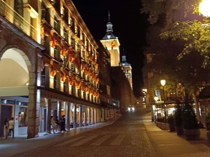 Tour Nocturno de Leyendas y Misterios con Subterráneo - What Makes This Tour Stand Out