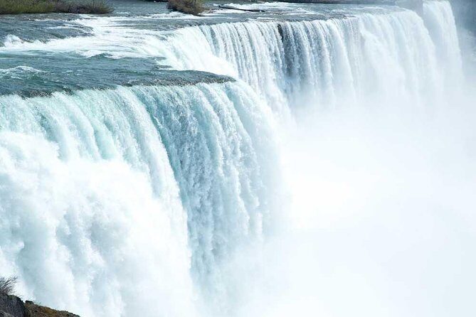 Tour of Niagara Falls with Cruise and Lunch from Toronto - The Sum Up