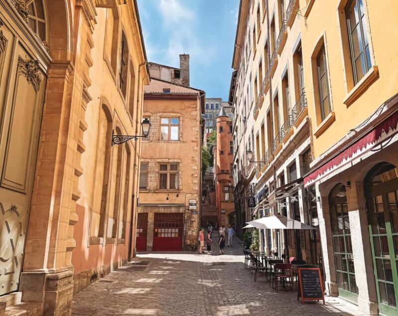 Tour of Old Lyon in Bellecour with a guide - Key Points