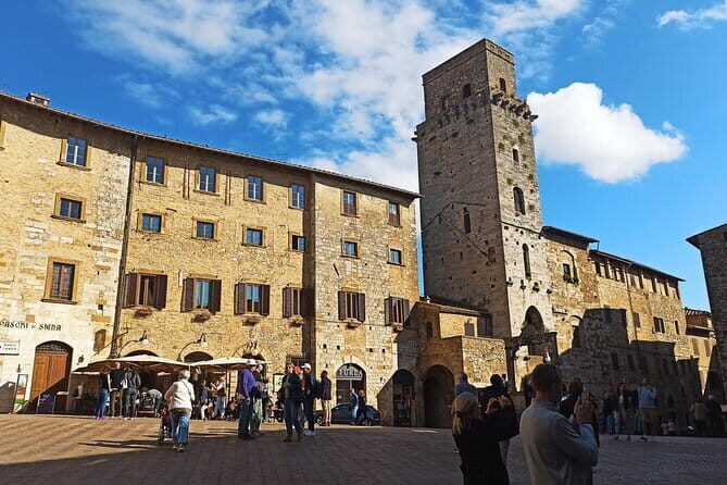 Tour of San Gimignano and Private Wine Experience in Chianti - Exploring the Itinerary in Detail