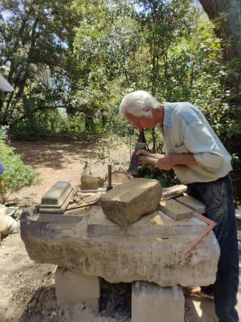 Tour of the Bibémus quarries and short stone cutting workshop. - Key Points