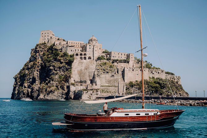 Tour of the island of Procida in a schooner - The Allure of a Schooner Tour Around Procida