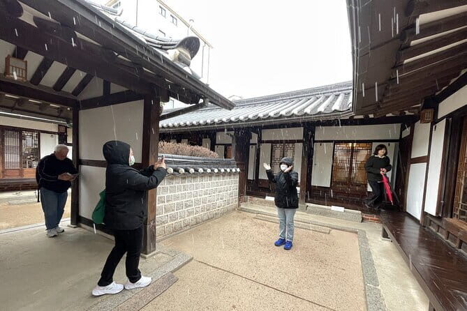 Tour Seouls oldest district with a storyteller from Bukchon - Authentic Reviews and Insights