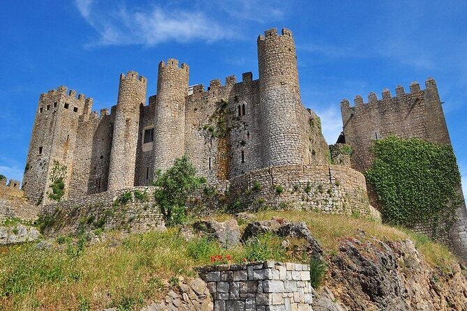 Tour to Óbidos Castle, Far from Nazareth and Battle Monastery - Exploring the Itinerary in Detail