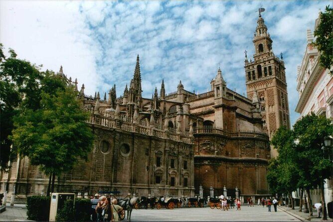 Tour to the Cathedral and the Giralda with Admission Included in Seville - What You Will Love