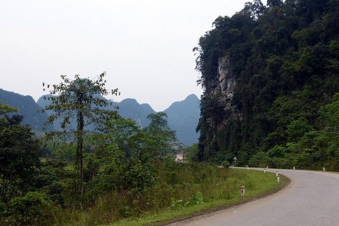 TOUR TO THE CAVES - Paradise & Dark caves from Dong hoi city - The Guides: Knowledgeable and Friendly
