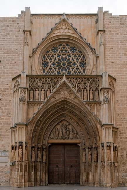 Tour Valencia "Between Vice and Virtue". - A Deep Dive into the Tour Experience