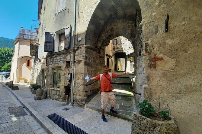 Tour with the Mountain Train, Trek to Mystic Forest and Castle - FAQs