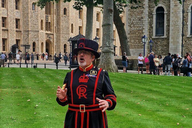 Tower of London Crown Jewels and English Royal History Tour - Introduction to the Experience