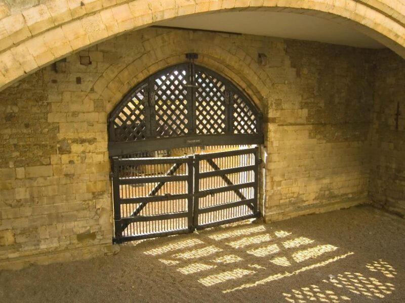 Tower of London Tour with Private Guide, Tickets, Pickup - FAQ