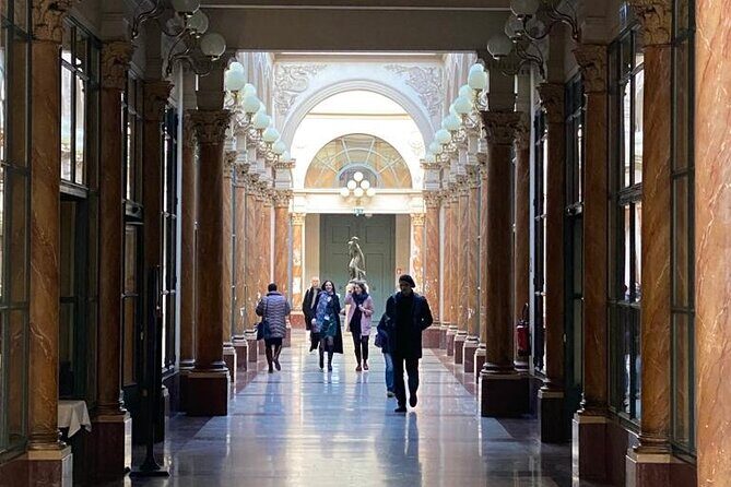 Track game in the Covered Passages of Paris - Key Points