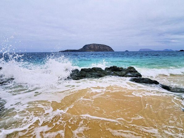 Traditional Canarian street market and marine reserve of La Graciosa - Key Points