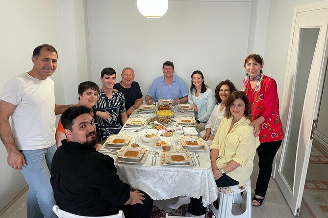 Traditional Family Dinner in Istanbul with with Eastern Family - Key Points