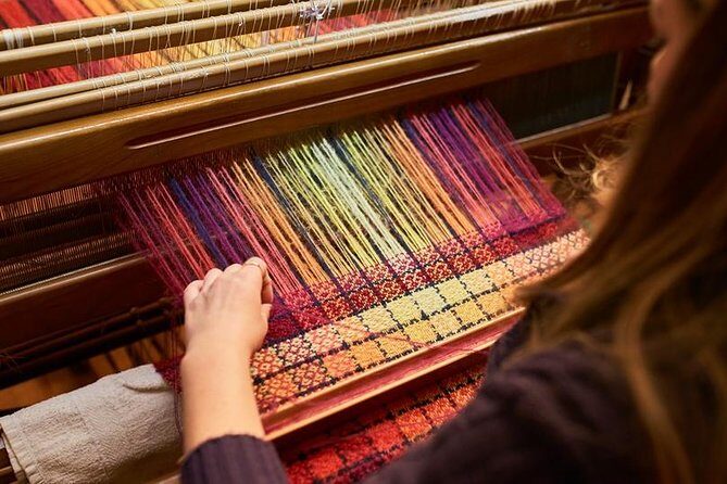 Traditional handmade techniques for modern clothing - Introduction to the Experience