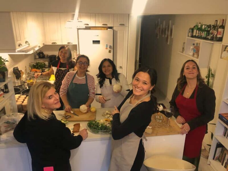 Traditional Home Cooking with a Local in stanbul Center - Market Tour: Discovering the Heart of Turkish Food